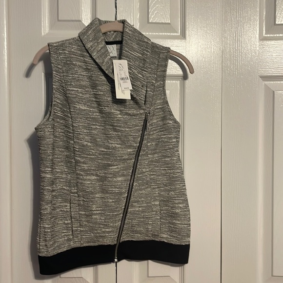 NWT New York & Company asymmetrical zipper sleeveless sweater vest size XS - Picture 2 of 9